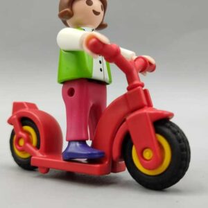 Niño con moto