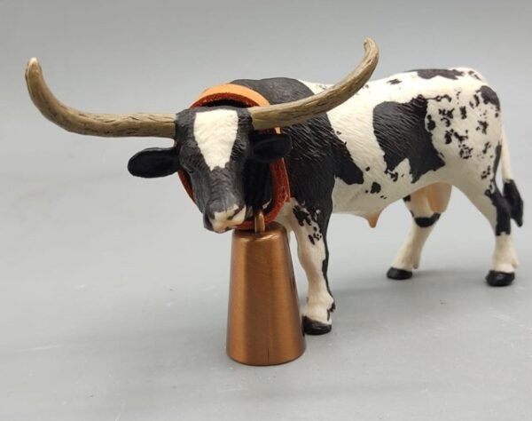 Toro tejano Longhorn con cencerro