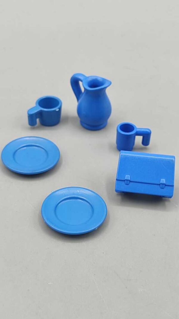 Menaje y mochila azules
