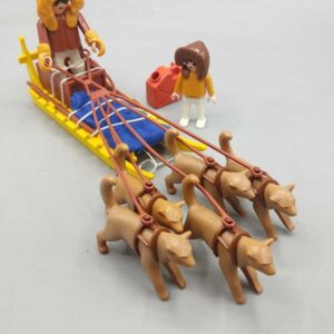 Trineo con perros y figuras 3466