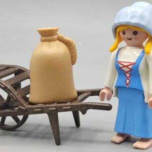 Pastorcilla Belen , figura de chica con carro y cubo