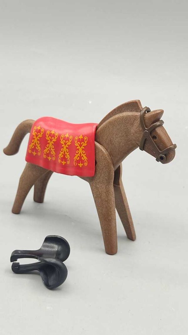 Caballo con manta
