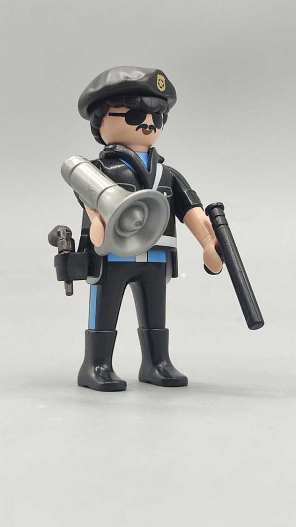 Policía