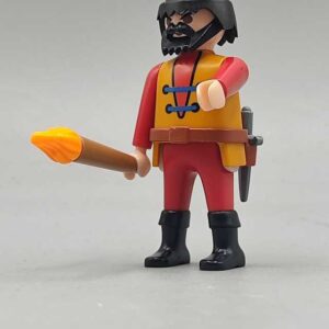 Figura con antorcha
