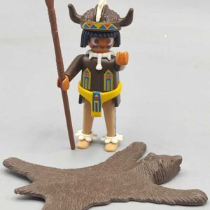Indio con piel de oso