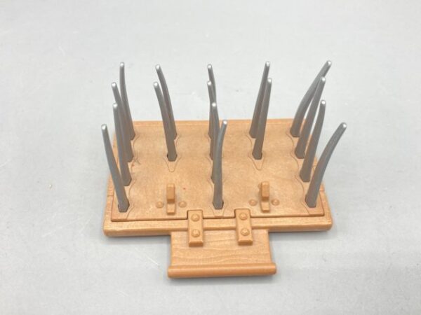 Tablero con pinchos dentro para defensa castillo