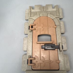 Puerta, Arch-top con ventana de servicio y cerrojo